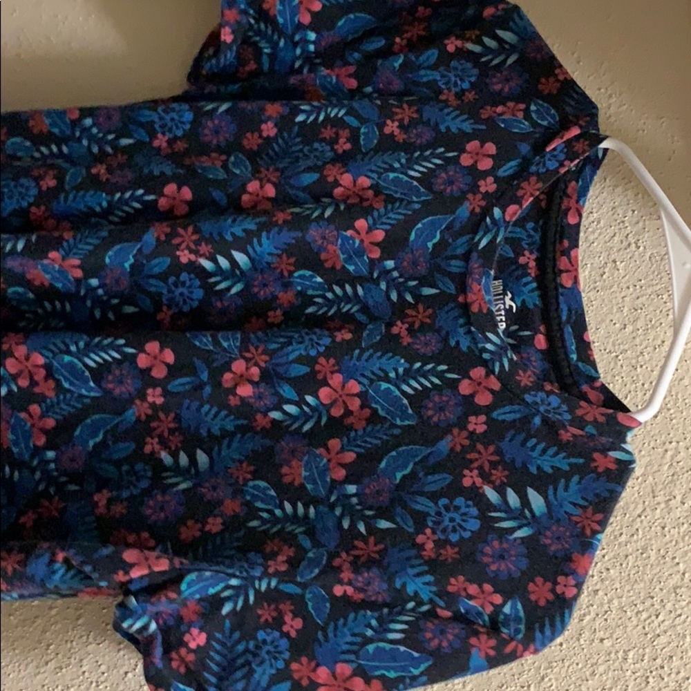 Hollister t shirt